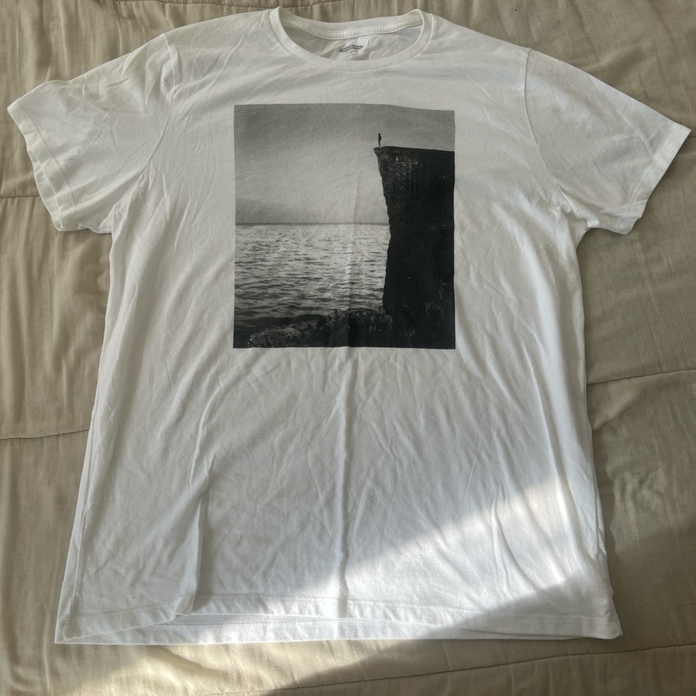 White cotton soft-washed graphic old navy